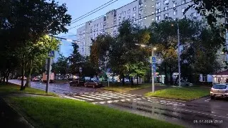 Современное освещение установлено на пешеходном переходе
