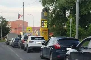 Долгое Ожидание на АЗС: Уважительная Причина для Опоздания