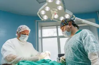 Успешная операция по удалению опухоли у подростка в Подмосковье