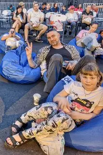 Кинопоказ под открытым небом в лесопарке: уютный вечер для зрителей