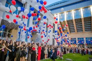 Мия Бойка зажгла на Бале медалистов для 761 выпускника