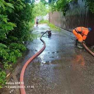 Коммунальные службы Красногорска борются с последствиями дождя
