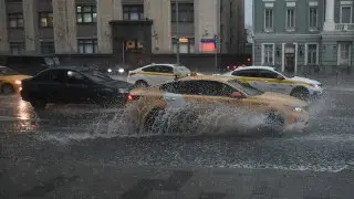 Сильные дожди и грозы: экстренное предупреждение МЧС в Москве