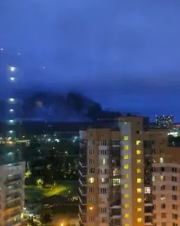 Пожар на стройке в 22-м микрорайоне: дым виден издалека