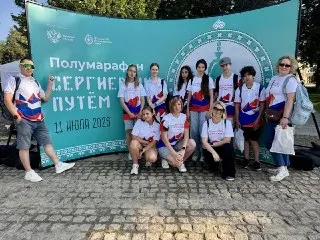 Полумарафон «Сергиевым путём»: Жаркие эмоции и поддержка волонтёров