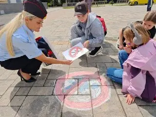 Дети из лагеря в Домодедово изучают ПДД через искусство