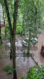 Парковая улица превращается в Венецию: жители жалуются на потопы