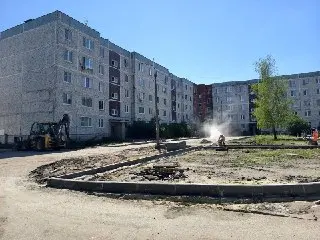 Демихово: дворы преображаются к концу лета