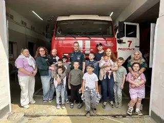 Пожарные Подольска провели экскурсию для семей участников СВО