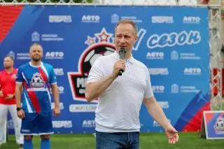 Звезды футбола встретились на обновленном стадионе «Труд»
