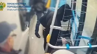 Конфликт в Автобусе: Мужчина Ранил Пассажира Ножом
