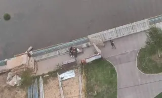 Жители Южного требуют убрать лавочки из зоны стройки