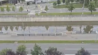Загрязнение Яузы: радужные пятна на воде вызвали тревогу у москвичей