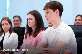 Губернатор поздравил выпускника с рекордными 400 баллами