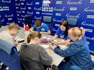 Волонтеры отправили 43 открытки поддержки защитникам из Котельников