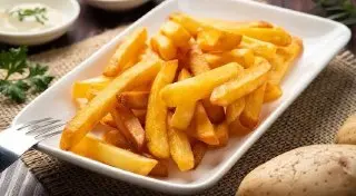 Общественники предлагают убрать картофель фри из детского меню