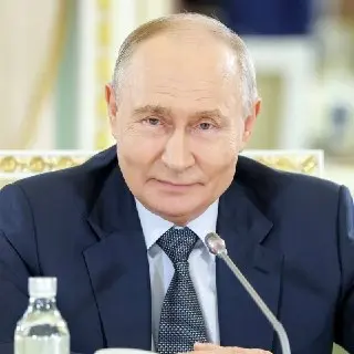 Путин о Победе: Россия уверенно движется к успеху
