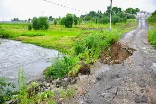 Частичное обрушение дороги в Перепечине: меры безопасности приняты
