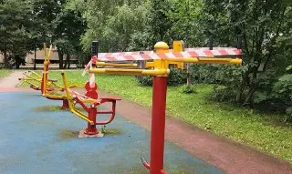 Подростки Долгопрудного обновляют игровые площадки летом