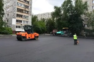 Завершена укладка асфальта во дворе на Лацкова