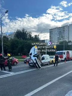 Сильное ДТП на Кантемировской: машина сделала сальто