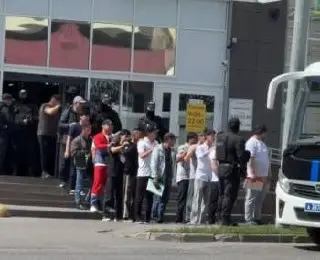 ОМОН Провёл Рейд в ТЦ ‘Свежий Рынок’ в Поисках Нелегалов
