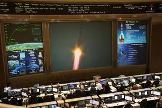 Успешный старт ракеты «Союз-2.1а»: Космонавты отправились в космос