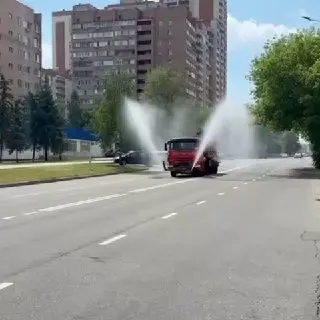 В Реутове проверяют жалобу на водителя поливомоечной техники