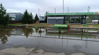 Критическая ситуация в Нахабино: АЗС затопило из-за проблем со стоками