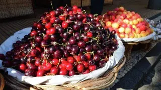 Врач объяснил, сколько ягод безопасно есть в день