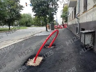 На тротуаре по Дмитрия Ульянова установили загадочную конструкцию