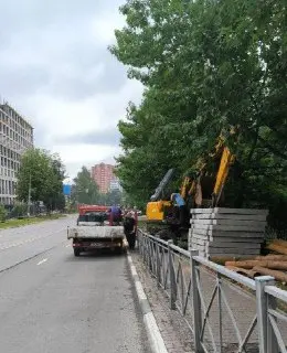 Перекрытие улицы Колпакова в Мытищах: пешеходы на проезжей части
