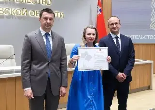 Медсестра получила сертификат на социальную ипотеку в Подмосковье