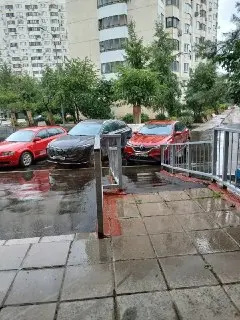 Жители Новочерёмушкинской улице недовольны неудобным пандусом