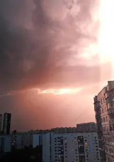 Гроза и сильный дождь ожидаются в Подмосковье в ближайшие часы