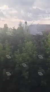 Пожар в Ногинске: горит ветхий дом во дворе