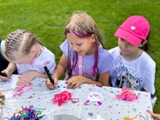 Дети создали очаровательных львят на мастер-классе в парке