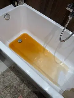 Ржавая вода из крана: жители жалуются на проблему