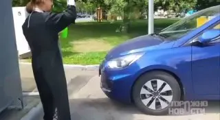 Священника выгнали с АЗС в Москве за освящение автомобилей