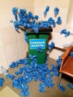 Подмосковные поликлиники откажутся от бахил в пользу «умных» ковриков
