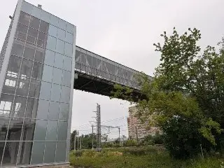 Работы на пешеходном переходе между Кольцевой и Полевой возобновлены