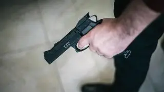 Пьяный мужчина угрожал врачам скорой помощи пневматическим пистолетом