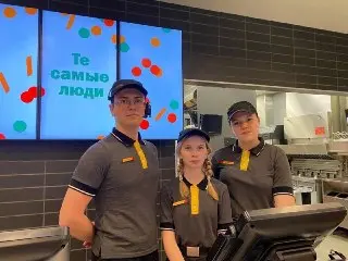 Работники ‘Вкусно — и точки’ в Москве зарабатывают до 140 000₽