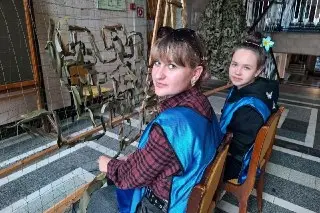 Волонтёры плетут маскировочные сети для фронта в Домодедово