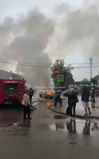 Пожар автомобиля на станции Сходня: экстренные службы на месте