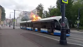 На Бауманской улице загорелся трамвай: движение восстановлено