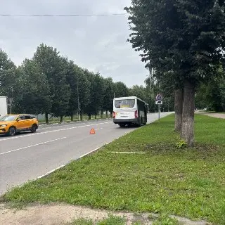 Затруднение движения: автобус встал на перекрёстке