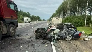 ДТП на Минском шоссе: грузовик столкнулся с легковушкой, двое погибли