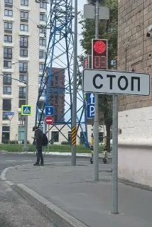Проблемы с видимостью светофора на перекрестке Добролюбова