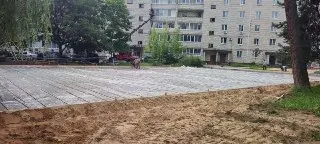 В Жукове строят современную спортплощадку для активного отдыха